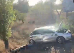 Смертельный бросок иномарки фурой в кювет попал на видео под Волгоградом