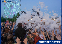 Над залитым пеной ЦПКиО в Волгограде запустили 300 залпов салюта