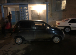 В Волгограде пьяный водитель сбил у подъезда пенсионерку