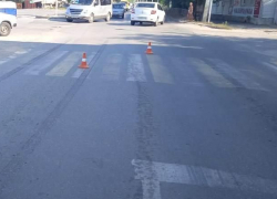 В Волгограде разыскивают водителя, сбившего на зебре женщину