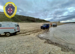 Волгоградцы с ребенком застряли на острове из-за непогоды