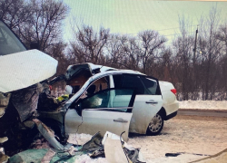 Под Волгоградом в жутком ДТП погиб мужчина, девушка в реанимации