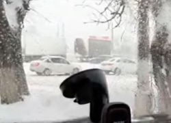На юге Волгограда из-за фур транспортный коллапс: видео автомобилистов
