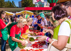 Гостей фестиваля в Камышине бесплатно накормят 20 тоннами арбузов 