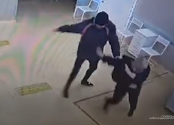 Пьяный пациент избил сотрудницу больницы в Волгограде: видео