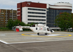 Санавиацией в реанимацию Волжского доставили подростка после ДТП с переворотом