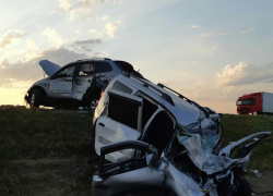 Трое погибли, близняшки и 9-летний пострадали: крупное ДТП на волгоградской трассе