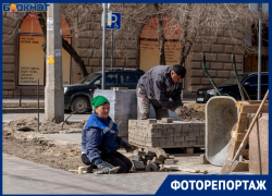 Плитка просела в центре Волгограда за сутки до завершения реконструкции за 74 млн 
