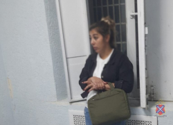Серийную мошенницу поймали в Волгограде при попытке обчистить бойца СВО