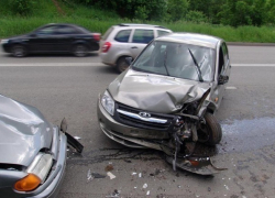 Пьяный водитель Lada устроил массовое ДТП с маршруткой под Волгоградом