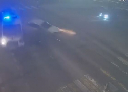 Столкновение скорой помощи с «Вестой» в центре Волгограда попало на видео