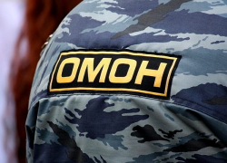 Угрожавший убийством своим родителям сотрудник ЧОПа напал на ОМОН в Волжском
