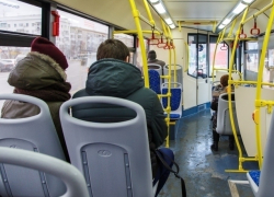 55-летняя жительница Волгограда выпала на проезжую часть из автобуса "Питеравто"