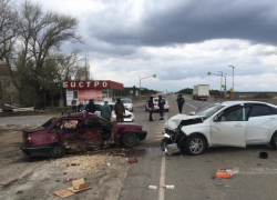 В ДТП Daewoo и Lada в Волгоградской области погибла женщина и двое пострадали