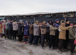 Мигрантов заставили ходить "гуськом" под Волгоградом 
