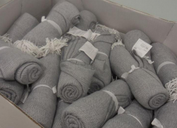 Волгоградка пыталась согреться 60 пледами из Дубая и была задержана 