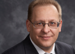 Ради нового срока в отставку подал глава КСП Волгограда Мордвинцев