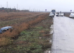 Четыре ВАЗа столкнулись под Волгоградом: ребенок попал в больницу