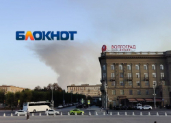 «Пепел падает с неба, в центре запах гари»: волгоградцев шокировал новый пожар за Волгой