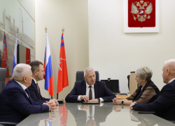 Четверых из волгоградской облдумы отметили в администрации президента