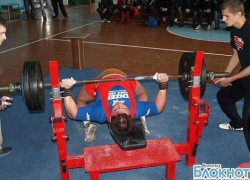 Волгоградцы успешно выступили на чемпионате и первенстве России по пауэрлифтингу
