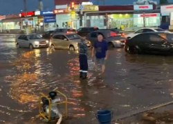 Улицу Качинцев затопило в Волгограде 18 августа: видео 