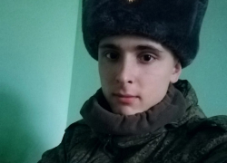 «Ребенку оставалось 55 дней до дембеля»: странную гибель срочника расследуют под Волгоградом