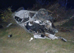 Водитель погиб в опрокинувшейся на волгоградской трассе иномарке 