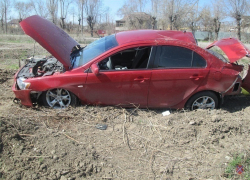 В Волжском 19-летний водитель перевернулся на Mitsubishi: пассажир в больнице