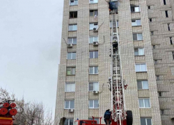 Три человека пострадали, 15 эвакуировали: пожар тушили в девятиэтажке в Камышине