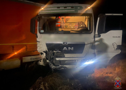 Машина всмятку, всюду кровь: смертельное шок-ДТП под Волгоградом попало на видео