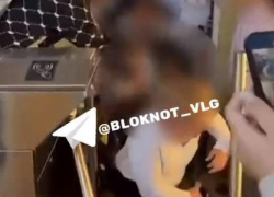 Пугающую давку при эвакуации из школы в Волгограде сняли на видео