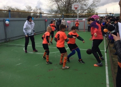 Олимпийские чемпионки Исинбаева и Лебедева сыграли в футбол под Волгоградом 