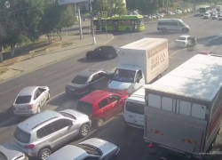 Массовое ДТП с участием семи машин в Волгограде попало на видео