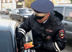 В Волгограде массово останавливают водителей