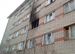 Мужчина впал в кому после пожара в 5-этажке на юге Волгограда 