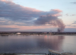 Бушующий пожар в Краснослободске напугал волгоградцев — видео