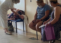 Женщина упала в обморок в бесконечной очереди в поликлинике №6 Волгограда