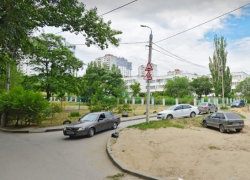 В Волгограде возле лицея №11 задержали эксгибициониста: высматривал девочек