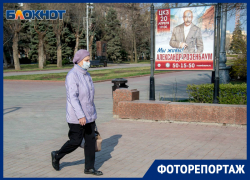 Спешащих по делам людей в первый день самоизоляции показал волгоградский фотограф