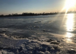 «Всех вытащили, один скончался»: подробности трагедии на льду с тремя детьми под Волгоградом