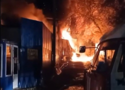 Пожар на Тракторном рынке Волгограда: фото и видео