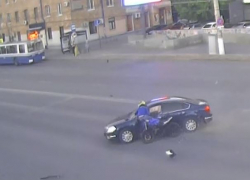 Момент гибели молодого байкера попал на видео в Волгограде