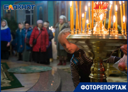 Как верующие волгоградцы встречали Рождество этой ночью, показал фотограф
