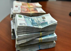 Стало известно, в какой партии волгоградские депутаты зарабатывают больше
