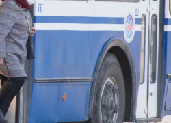 Женщину в розыске задержали в троллейбусе в Волгограде