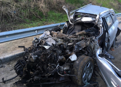 Погиб сам и угробил друга: Audi A4 влетела в автобус в Волгограде и протаранила еще 4 машины 