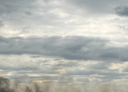 Более 3 часов тушат крупный степной пожар под Волгоградом