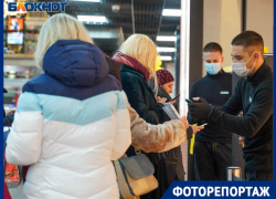 «Чёрная пятница» отдыхает: волгоградцы штурмуют торговые центры за новогодними распродажами