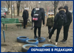 На горы окурков, оставленных студентами экономико-технического колледжа во дворе жилого дома, жалуется волгоградец